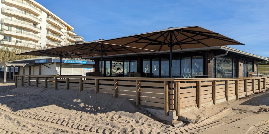 parasols pour terrasse de restaurant à Biarritz